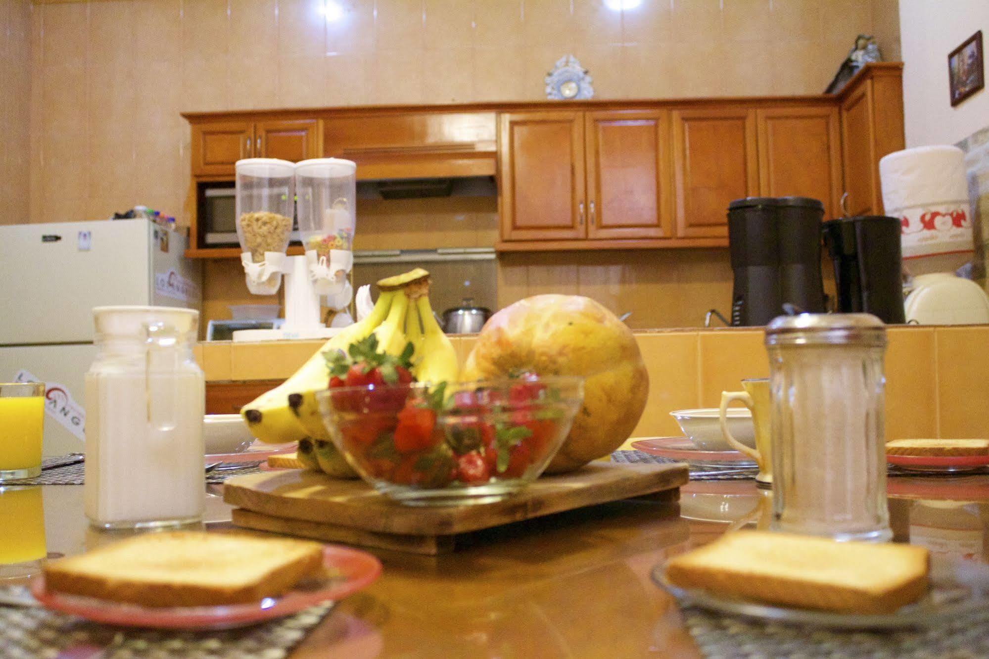 לינה וארוחת בוקר גואדלחארה Residencia Los Angeles מראה חיצוני תמונה